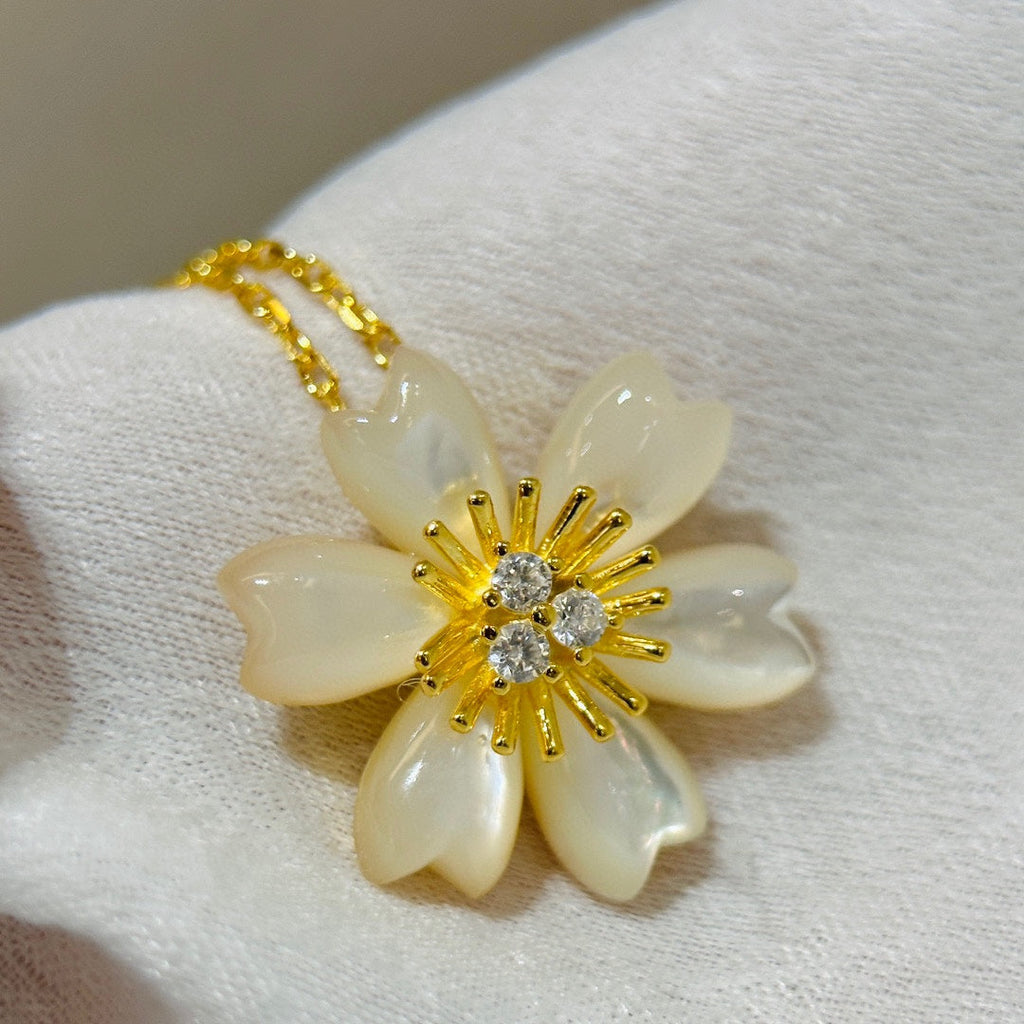 18K Rose de No?l Necklace