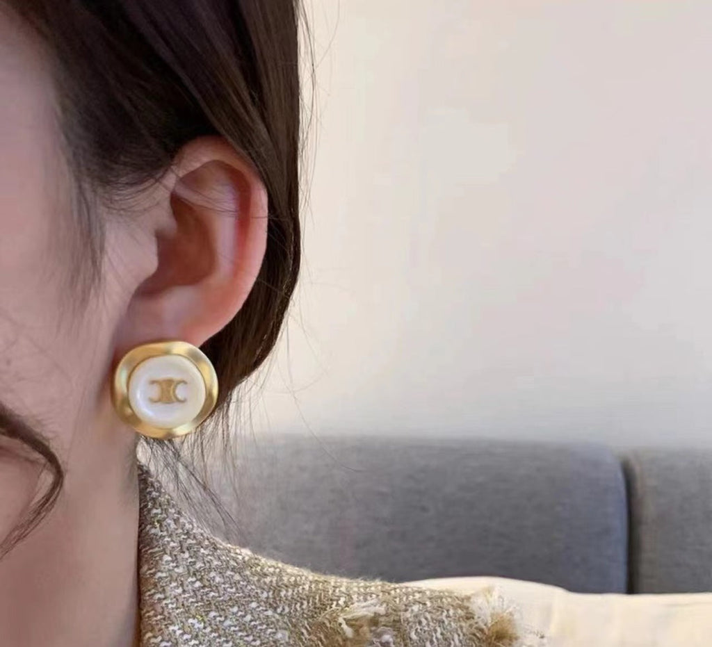 18K Triomphe Pearl Earrings