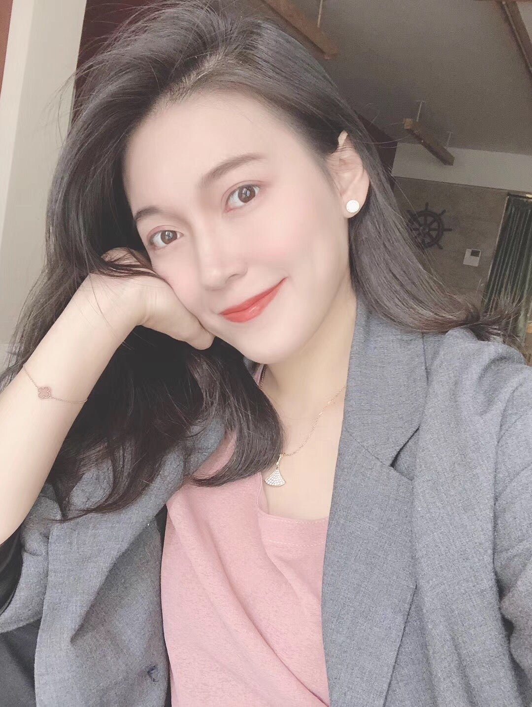 18K T Mother-Of-Pearl Circle Earrings