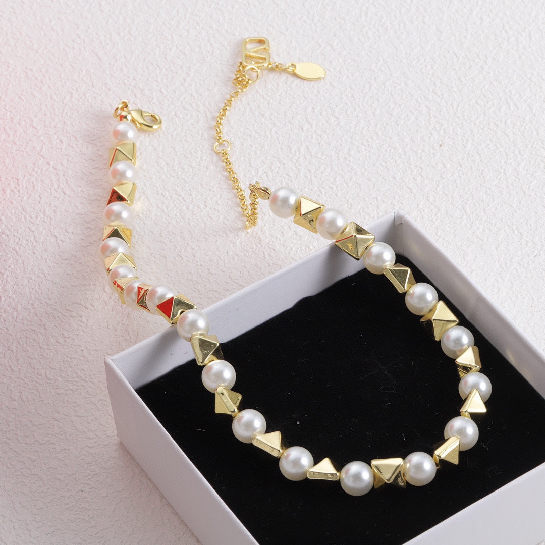 18K Vlogo Rockstud Pearls Necklace