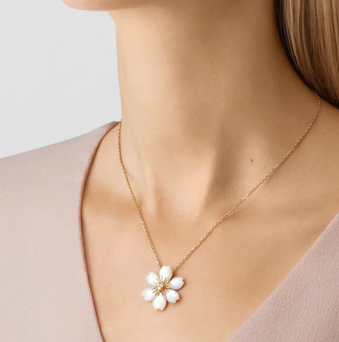 18K Rose de No?l Necklace